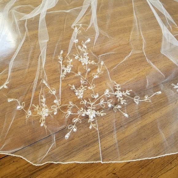 Brand new wedding dress. - Picture 11 of 13